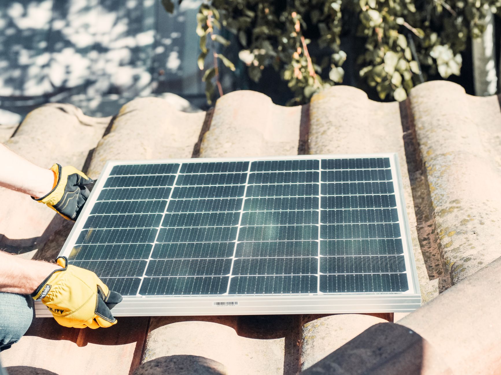 Installateur panneaux solaires équipe à Rouen